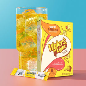 Wyler's Light Watertok Banana sachet ready to mix with water.