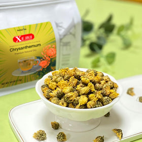 XIEJINJI Chrysanthemum Tea cold brew in glass emphasizes crisp flavor.