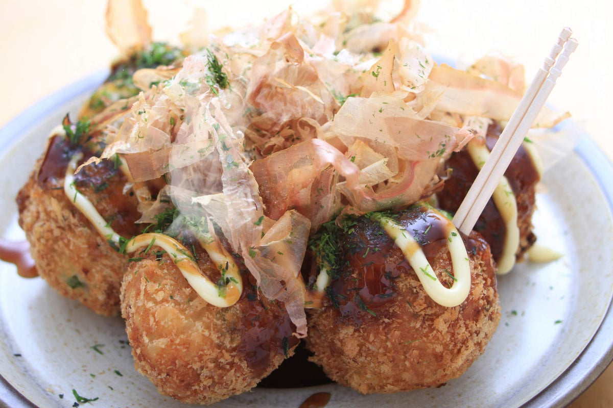 Yamaki Hana-Katsuo flakes finish takoyaki with rich flavor.