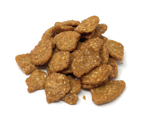YANKEETRADERS Honey Roasted Mini Sesame Chips on a plate, ideal party snack.