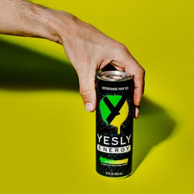 Yesly Energy Green Apple splash capturing fruity aroma and sensory appeal.