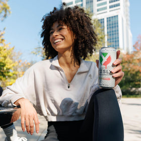 Yesly Kiwi Strawberry with ice demonstrates versatile flavor hydration for any moment.