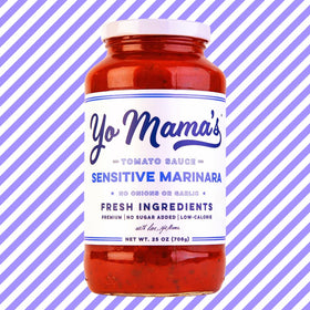 Close-up of Yo Mama’s Foods Sensitive Marinara label showing no garlic or onions.