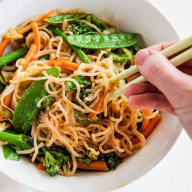 YUHO Konjac Noodles gluten-free label highlights celiac-safe, vegan-friendly product.