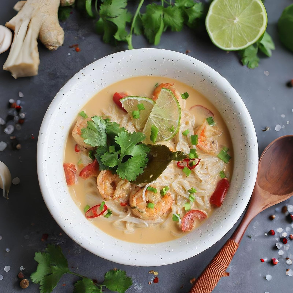 YUHO Konjac Noodles in a stir-fry demonstrates versatile keto-friendly meal.