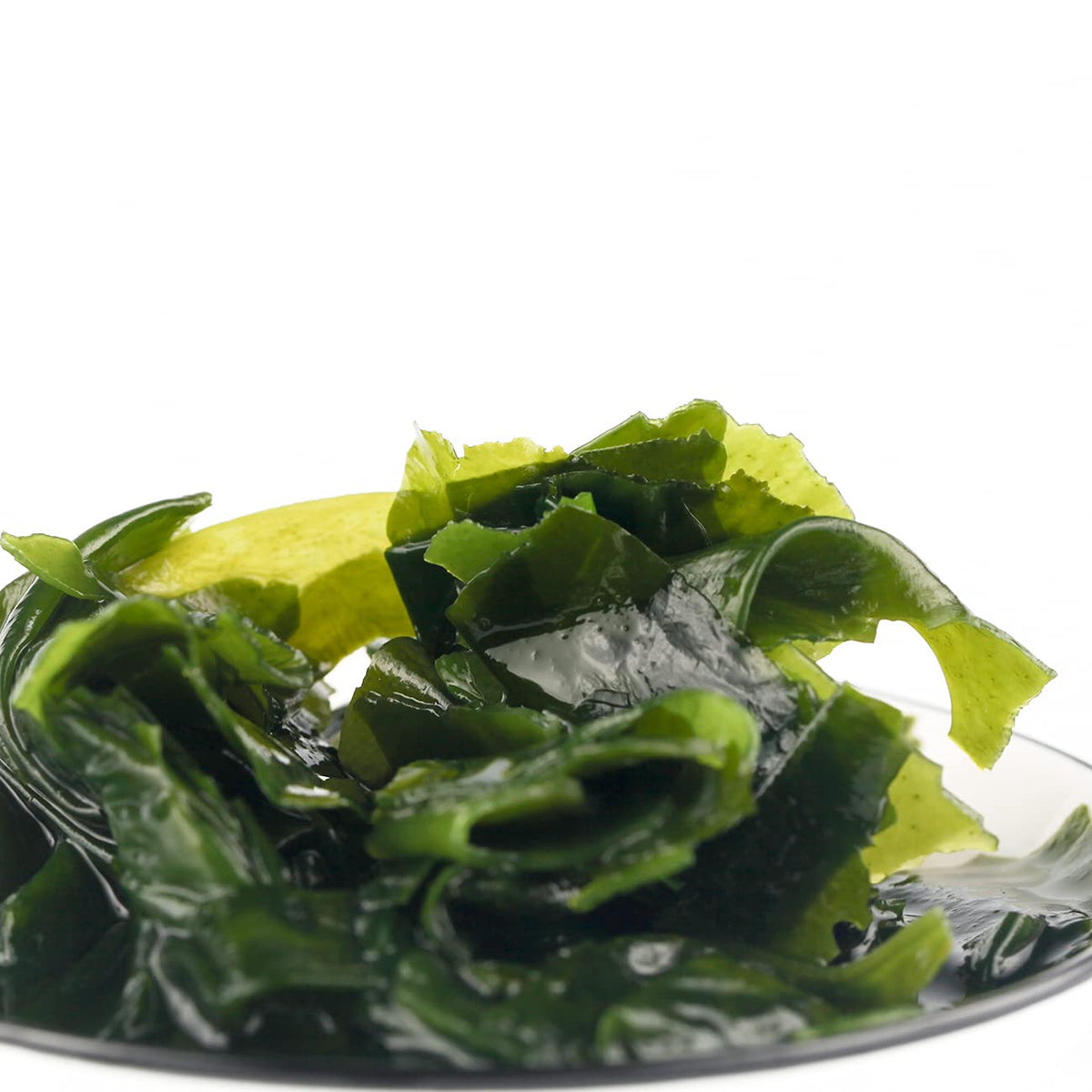 YUHO wakame mild taste ideal for soups, salads, and bowls.