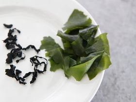 YUHO Wakame in ramen bowl adds savory bite and color.