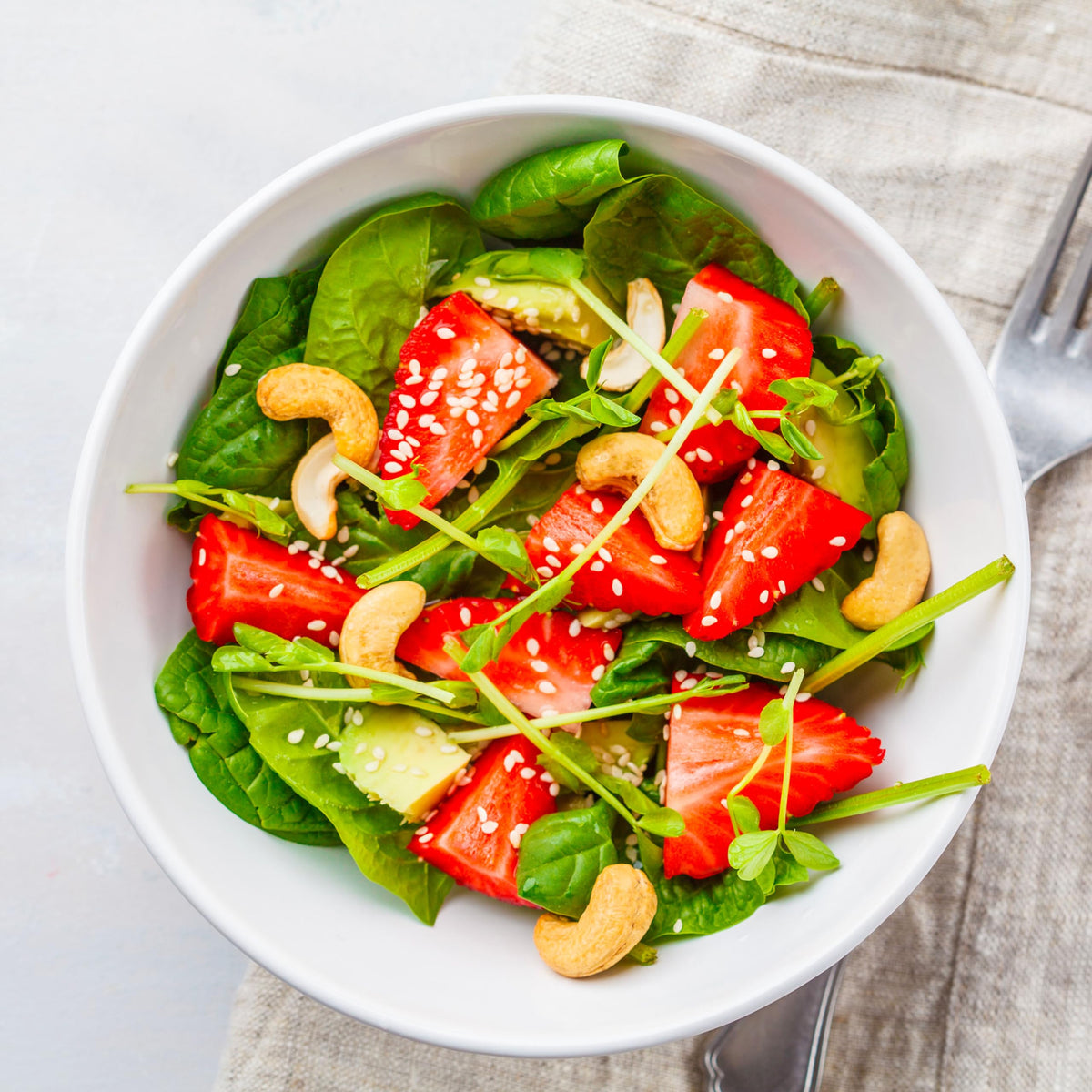 Yupik cashews in a bowl, perfect topping for salads