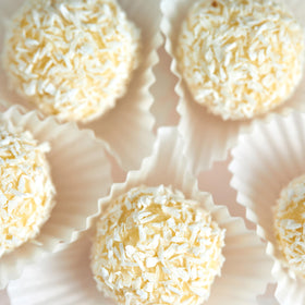 Serving suggestion: yogurt with Yupik shredded coconut.