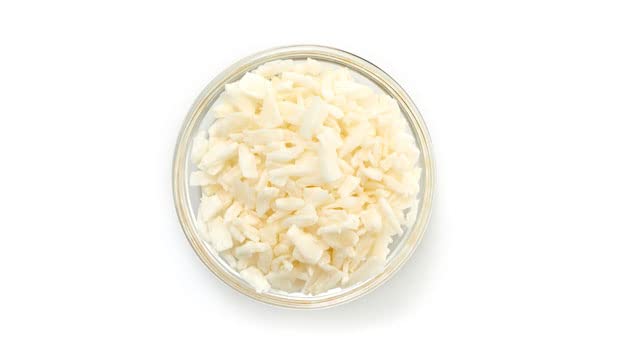 Close-up of Yupik coconut flakes showing texture and light sweetness.