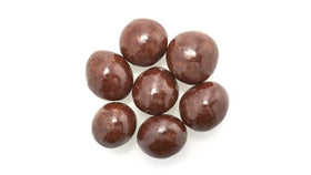 Yupik dark chocolate strawberries coating close-up shows rich 60% cacao coating.