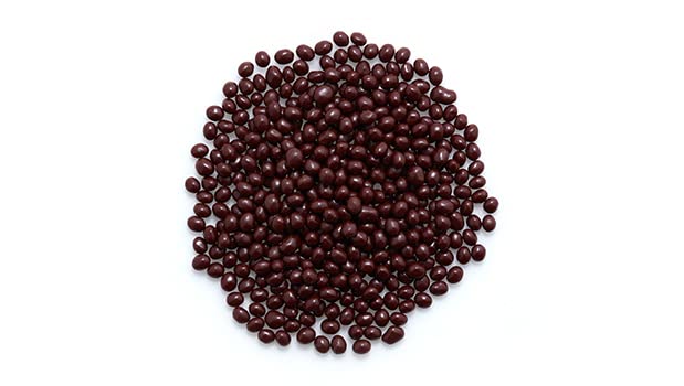 Yupik organic 70% cacao-dipped chia seeds with rich flavor.