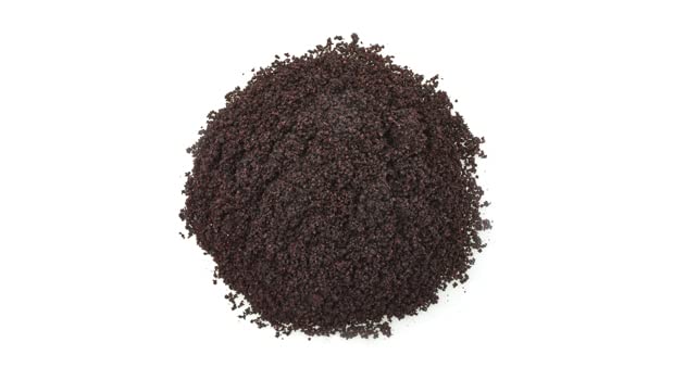 Yupik Organic Acai Powder in a smoothie bowl with berry flavor.