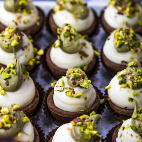 Yupik pistachios pouring, ideal for portions and gatherings.
