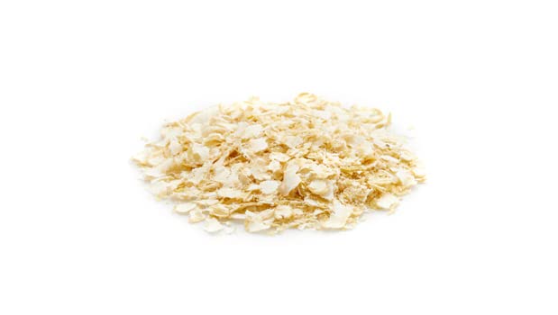 Yupik Organic White Quinoa Flakes simmering in a pot for a quick meal.