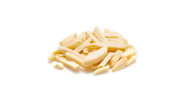 Crunchy Yupik almond texture perfect for salads or cereals.