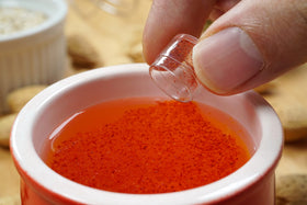 Zaffrus saffron powder jar with clear cap shows freshness and ease.