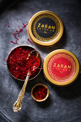 Zaran Saffron secure lid and included spoon for precise measurement.