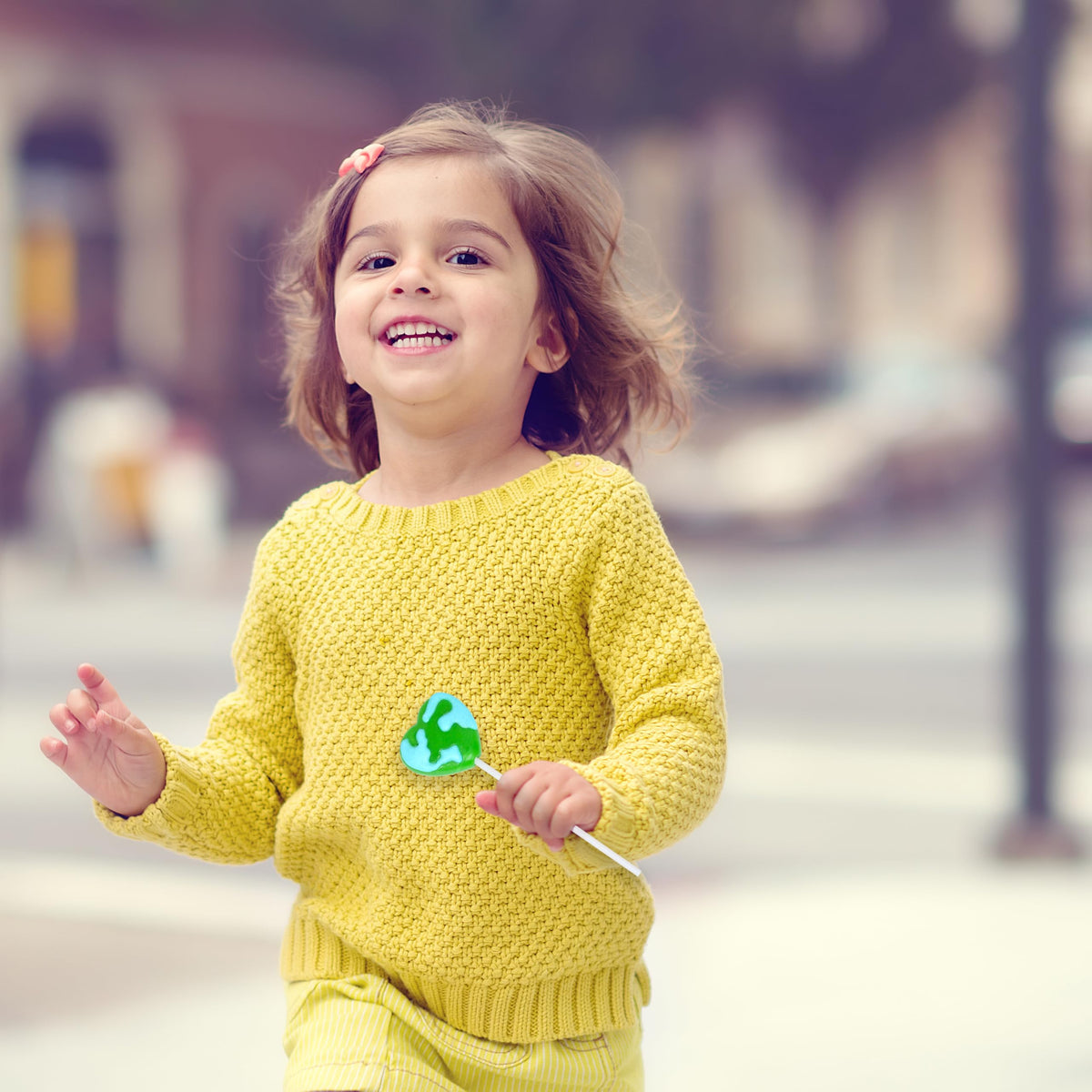 Zeesy eco-friendly party favor lollipop enhances table decor.