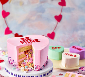 Zisbers multilingual love messages on candy hearts ideal for international celebrations and themed parties.