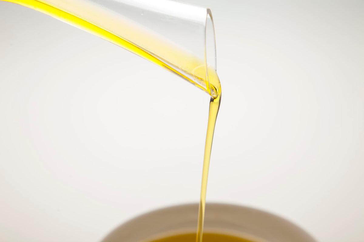 ZOE BPA-free tin protects oil from metal exposure.