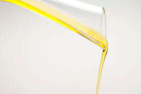 Zoe Organic EVOO from Spanish organic groves, emphasis on origin and sustainability.