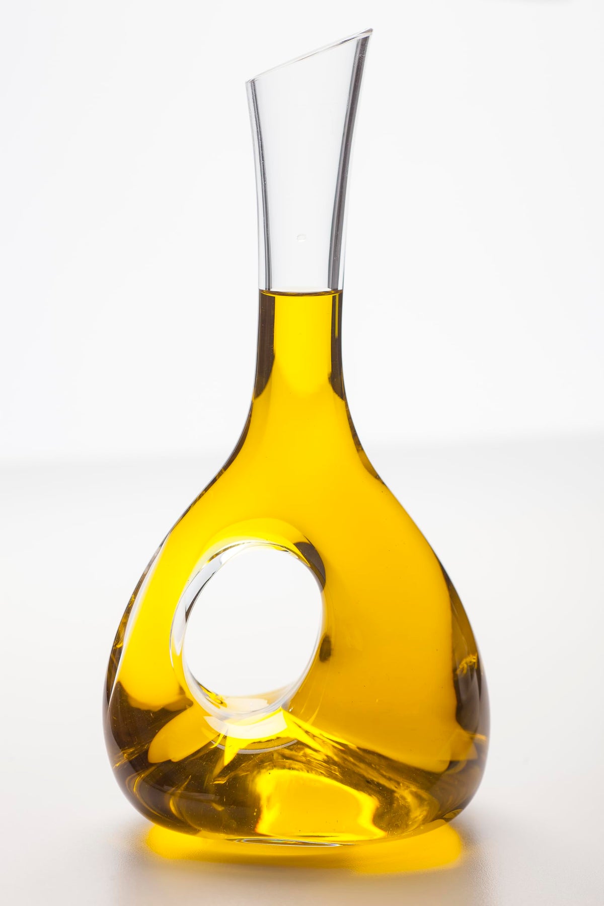 Zoe Organic EVOO packaging in 2.5L, convenient dispensing and storage.
